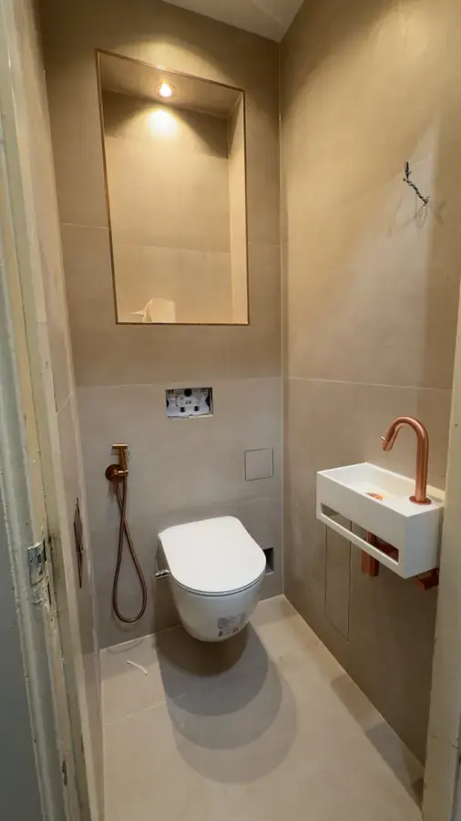 Toilet met fonteintje, geplaatst door PandFix